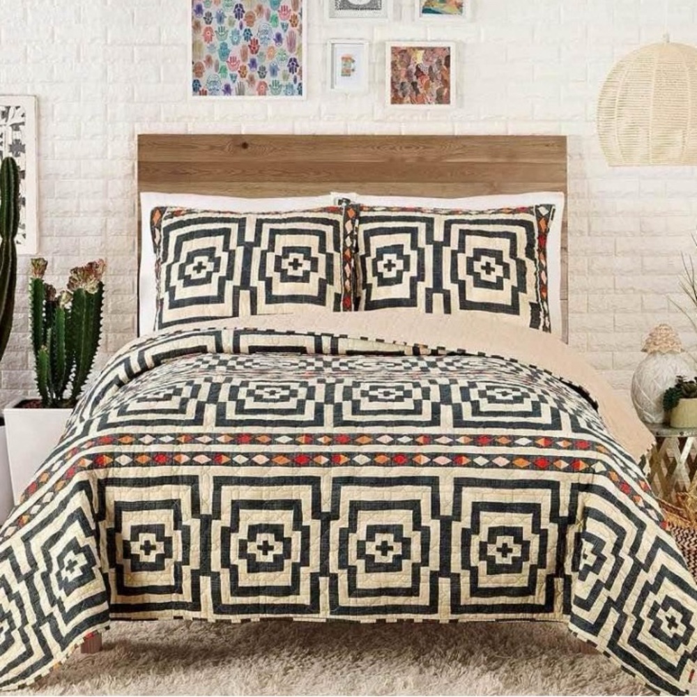 Recently Discounted: Hypnotic 100% Cotton 3-Piece Quilt Set